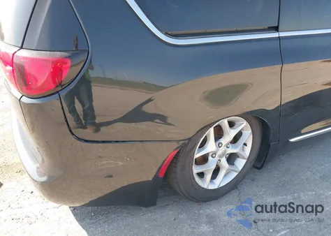 2019 Chrysler Pacifica Touring L Plus z USA, uszkodzony, nr VIN 2C4RC1EG4KR575317